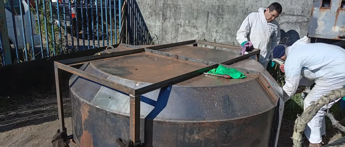 Construcción de Boya Oceanográfica con Poliuretano Inyectado
