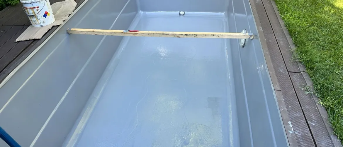 Reparación de piscina de fibra de vidrio con Poliurea Fría