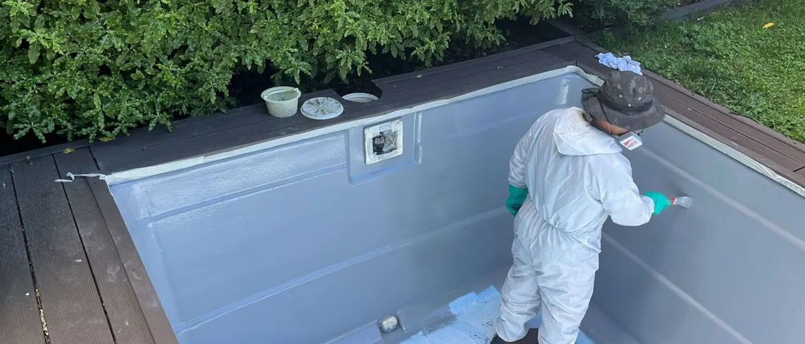 Reparación de piscina de fibra de vidrio con Poliurea Fría